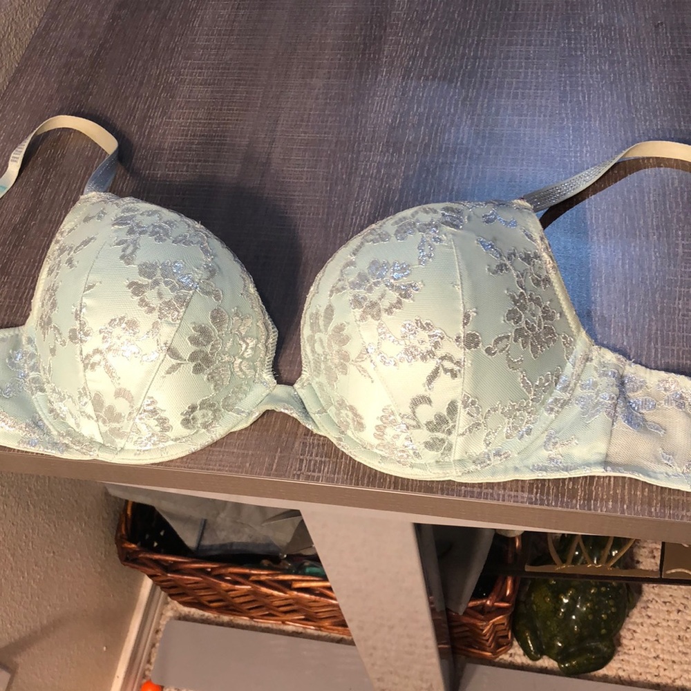 VICTORIA’s SECRET WOMAN’S PUSH-UP BRA SIZE 38-C